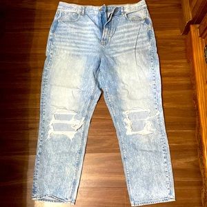 AE distressed Mom Jeans